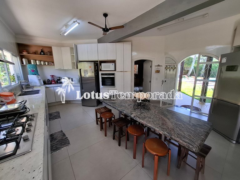 Chácara com piscina climatizada e 7 dormitórios LT0038