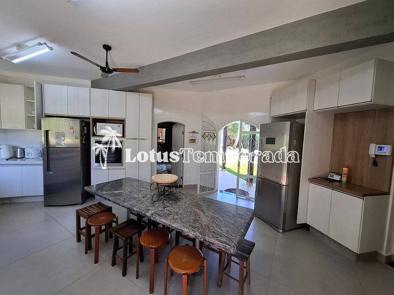 Chácara com piscina climatizada e 7 dormitórios LT0038