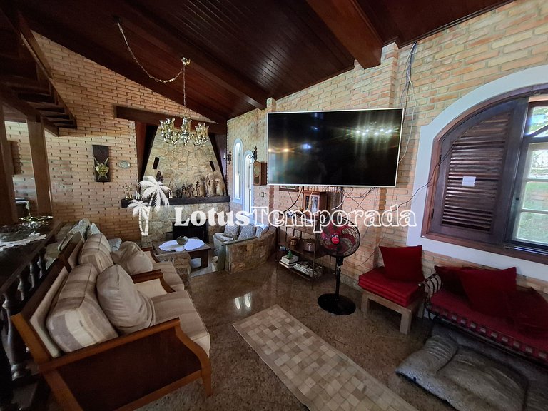 Chácara com piscina climatizada e 7 dormitórios LT0038