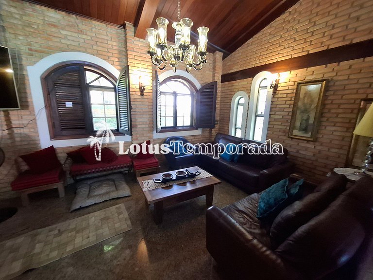 Chácara com piscina climatizada e 7 dormitórios LT0038