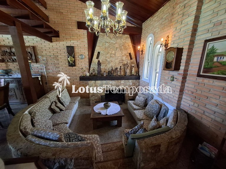 Chácara com piscina climatizada e 7 dormitórios LT0038