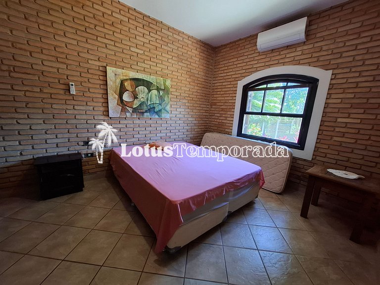 Chácara com piscina aquecida e 7 dormitórios em cond. LT0038