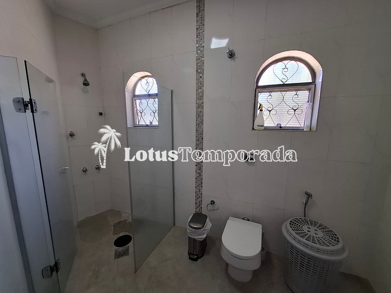 Chácara com piscina aquecida e 7 dormitórios em cond. LT0038