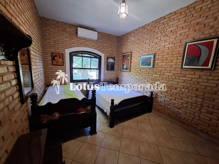 Chácara com piscina climatizada e 7 dormitórios LT0038
