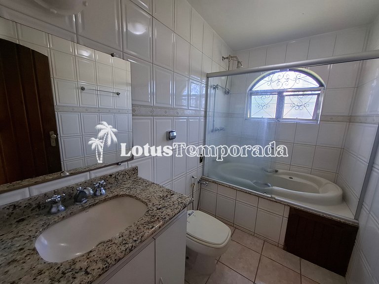 Chácara com piscina aquecida e 7 dormitórios em cond. LT0038