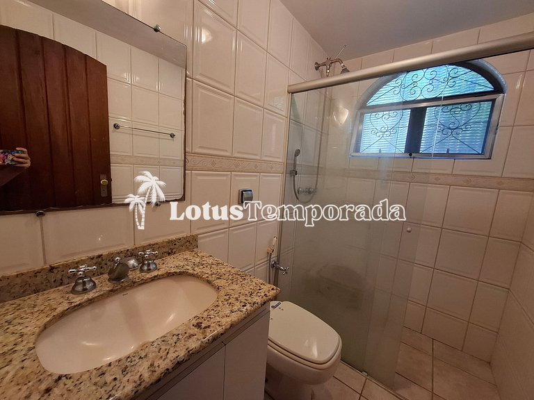 Chácara com piscina aquecida e 7 dormitórios em cond. LT0038