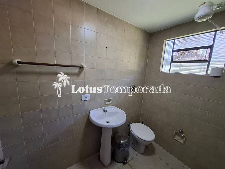 Chácara com piscina aquecida e 7 dormitórios em cond. LT0038