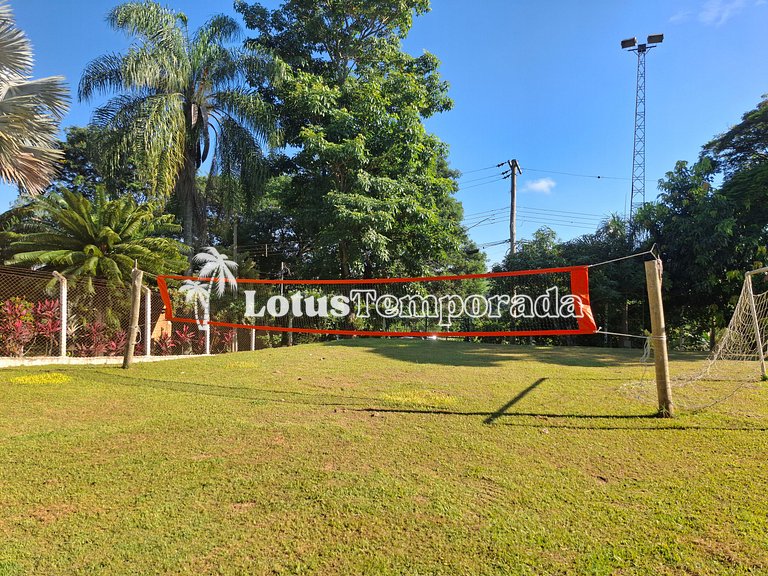 Chácara com piscina aquecida e 7 dormitórios em cond. LT0038