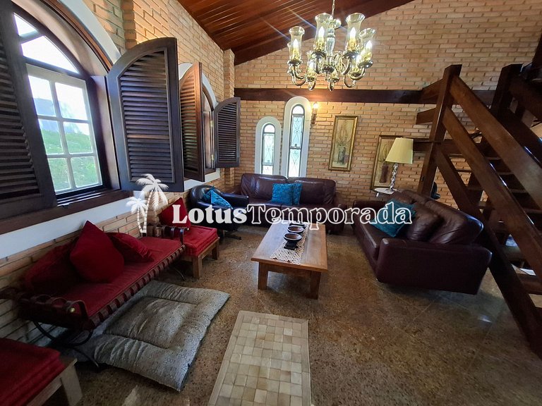 Chácara com piscina climatizada e 7 dormitórios LT0038