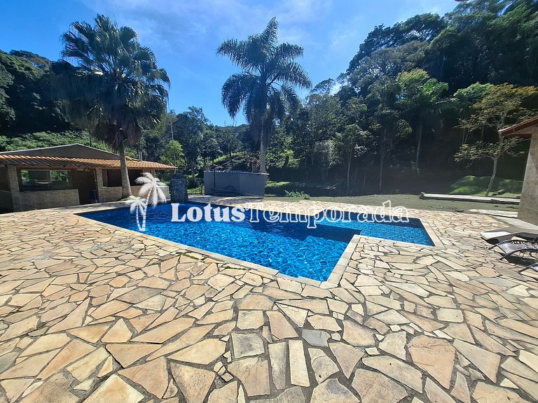 Chácara p/ 30 Pessoas: 05 dorms e piscina aquecida LT0011