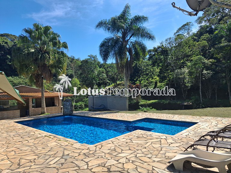 Chácara com piscina aquecida e salão de jogos LT0011