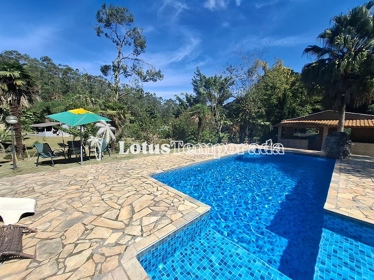 Chácara p/ 30 Pessoas: 05 dorms e piscina aquecida LT0011