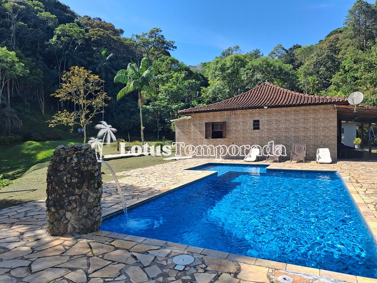 Chácara p/ 30 Pessoas: 05 dorms e piscina aquecida LT0011