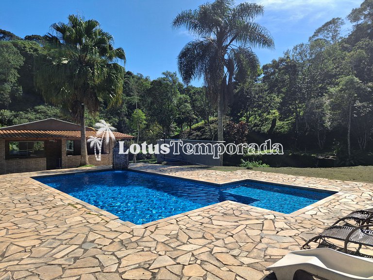 Chácara p/ 30 Pessoas: 05 dorms e piscina aquecida LT0011