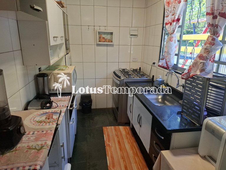 Chácara p/ 30 Pessoas: 05 dorms e piscina aquecida LT0011