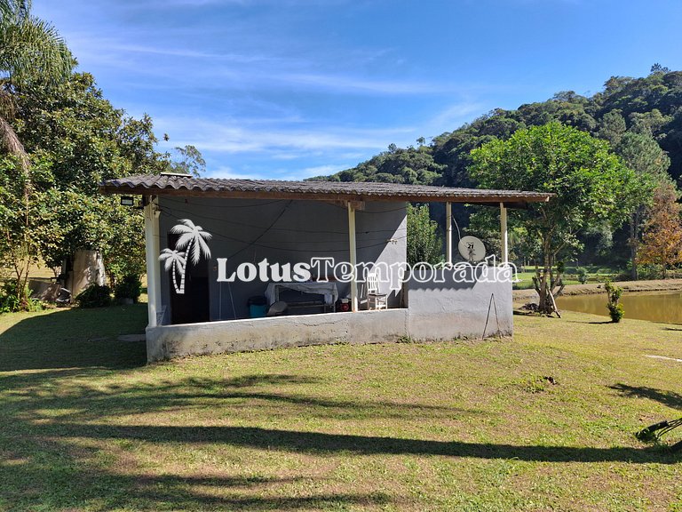 Chácara com piscina aquecida e salão de jogos LT0011