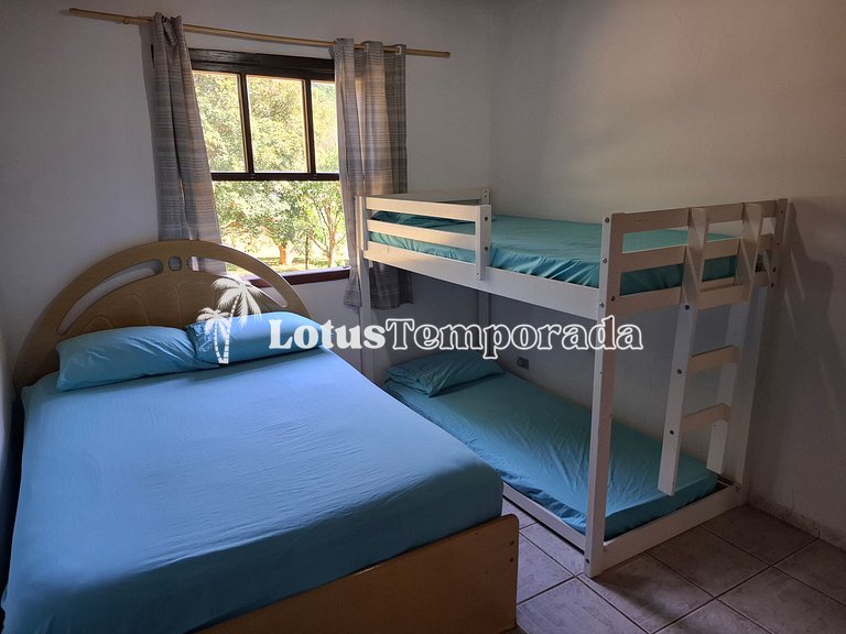 Chácara p/ 30 Pessoas: 05 dorms e piscina aquecida LT0011