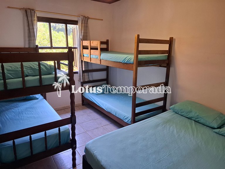 Chácara p/ 30 Pessoas: 05 dorms e piscina aquecida LT0011