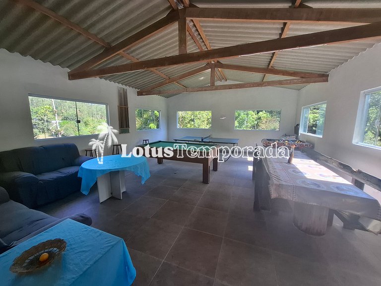 Chácara com piscina aquecida e salão de jogos LT0011