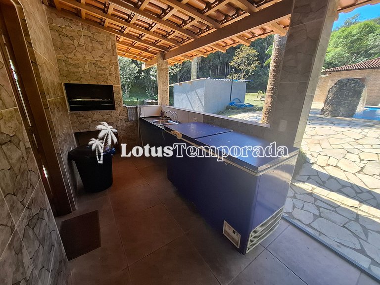 Chácara p/ 30 Pessoas: 05 dorms e piscina aquecida LT0011