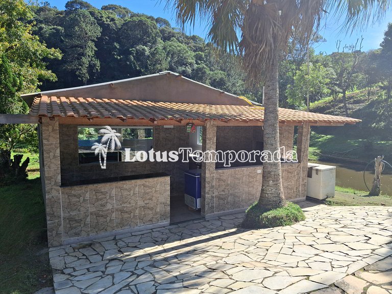 Chácara p/ 30 Pessoas: 05 dorms e piscina aquecida LT0011