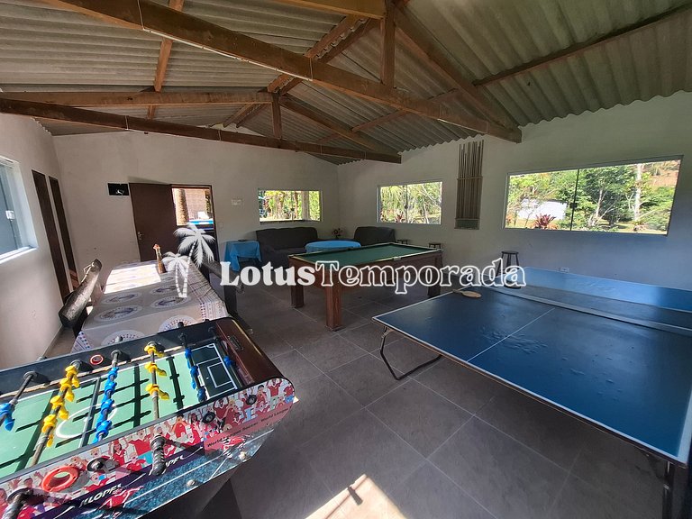 Chácara com piscina aquecida e salão de jogos LT0011