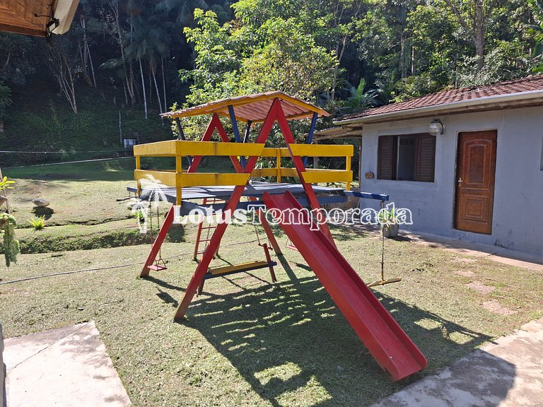 Chácara p/ 30 Pessoas: 05 dorms e piscina aquecida LT0011
