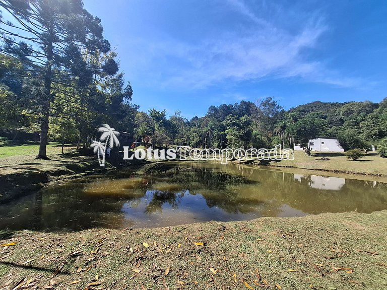 Chácara p/ 30 Pessoas: 05 dorms e piscina aquecida LT0011