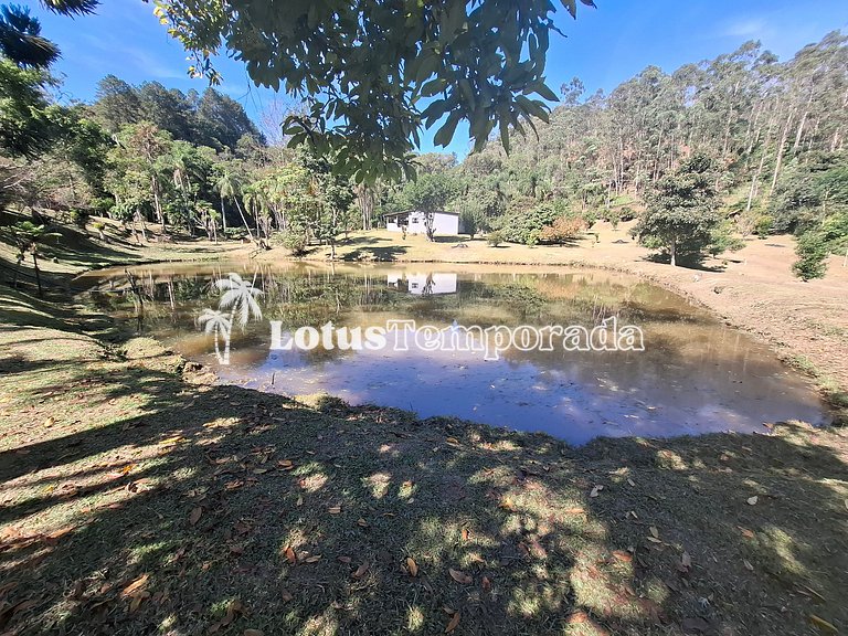 Chácara p/ 30 Pessoas: 05 dorms e piscina aquecida LT0011