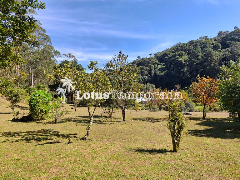 Chácara p/ 30 Pessoas: 05 dorms e piscina aquecida LT0011