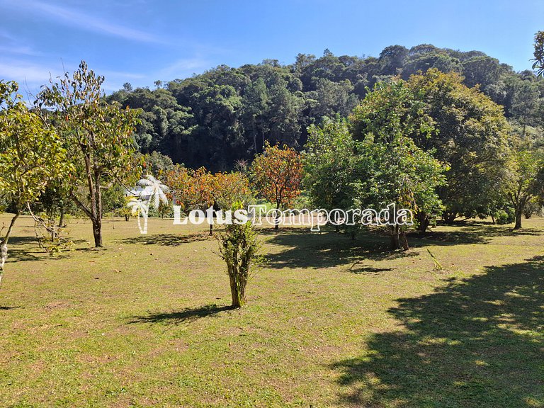 Chácara p/ 30 Pessoas: 05 dorms e piscina aquecida LT0011