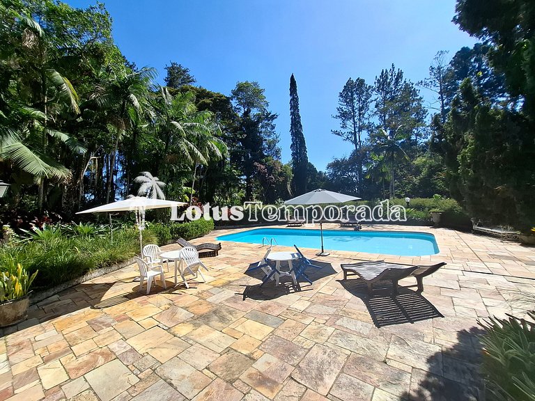 Sítio com piscina, muito conforto e lazer LT0033