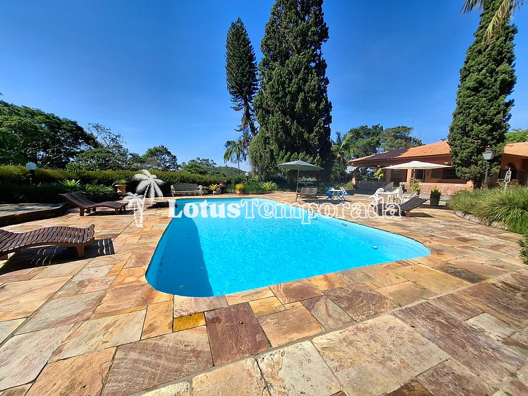 Sítio com piscina, muito conforto e lazer LT0033