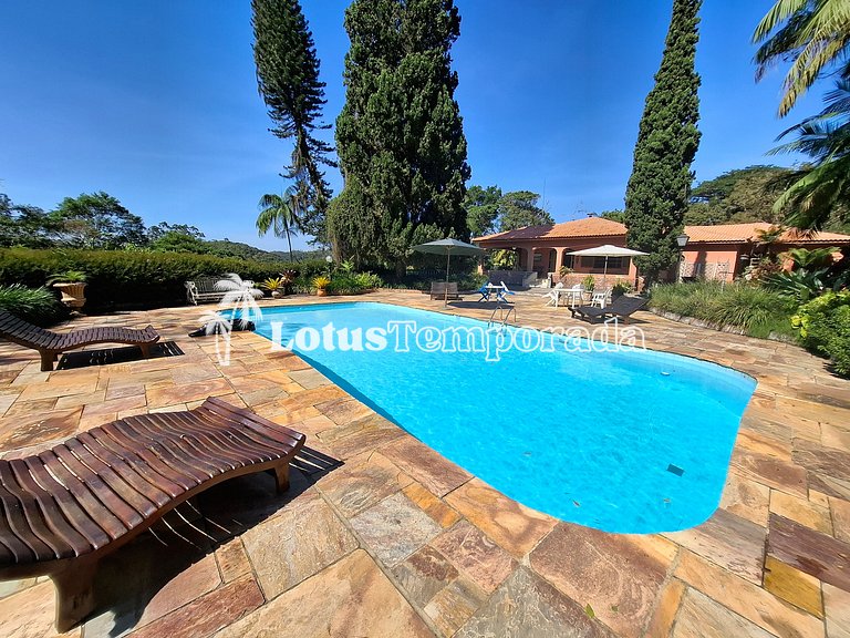Sítio com piscina, muito conforto e lazer LT0033