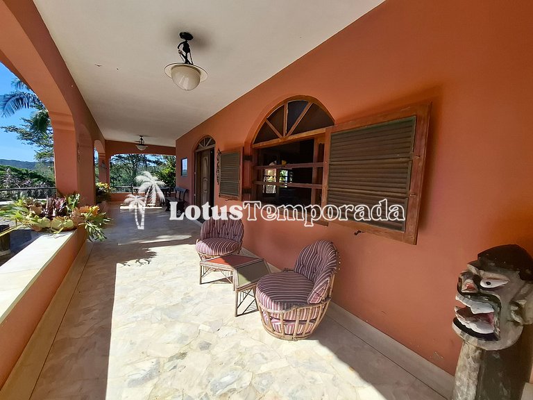 Sítio com piscina, muito conforto e lazer LT0033