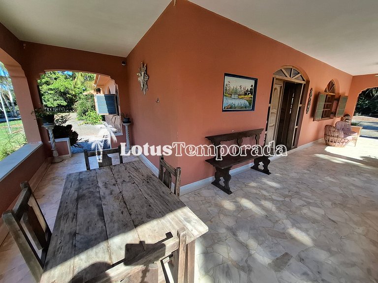 Sítio com piscina, muito conforto e lazer LT0033