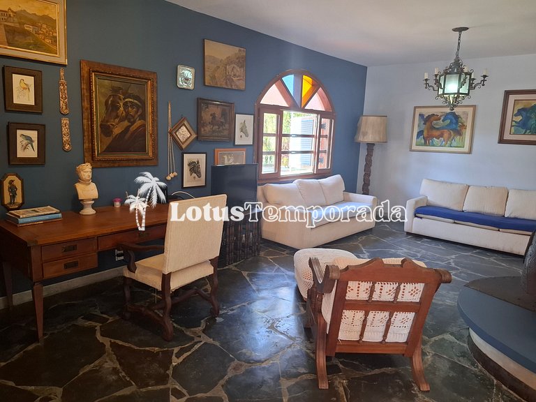 Sítio com piscina, muito conforto e lazer LT0033
