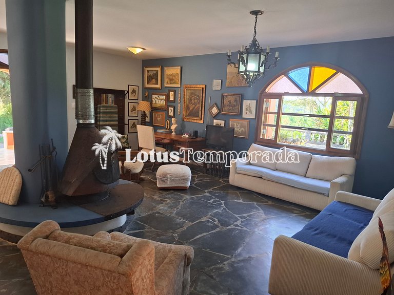 Sítio com piscina, muito conforto e lazer LT0033