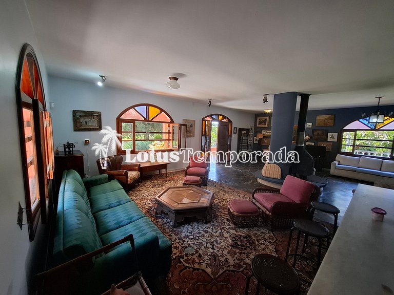Sítio com piscina, muito conforto e lazer LT0033