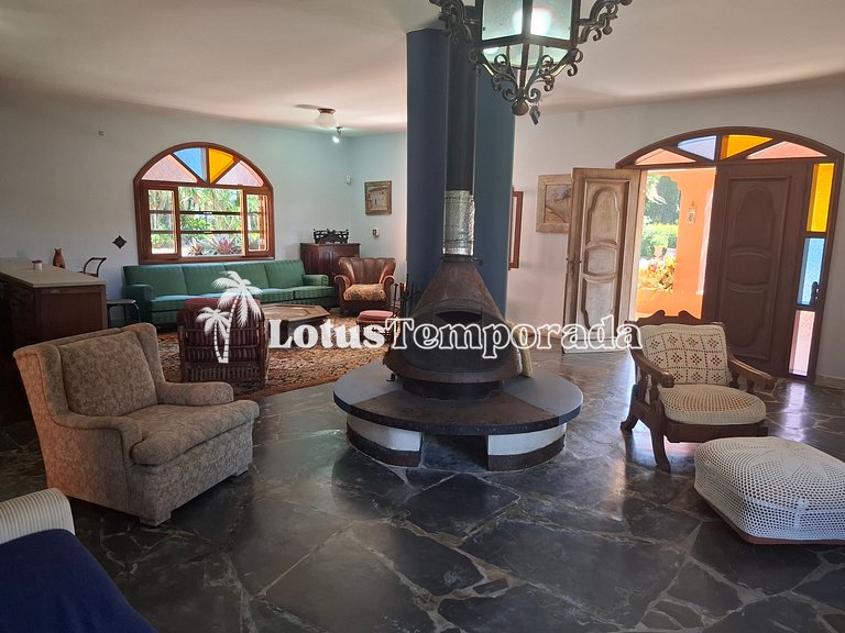 Sítio com piscina, muito conforto e lazer LT0033