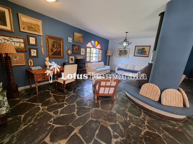 Sítio com piscina, muito conforto e lazer LT0033