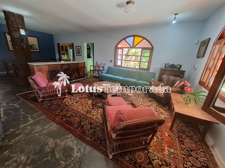 Sítio com piscina, muito conforto e lazer LT0033