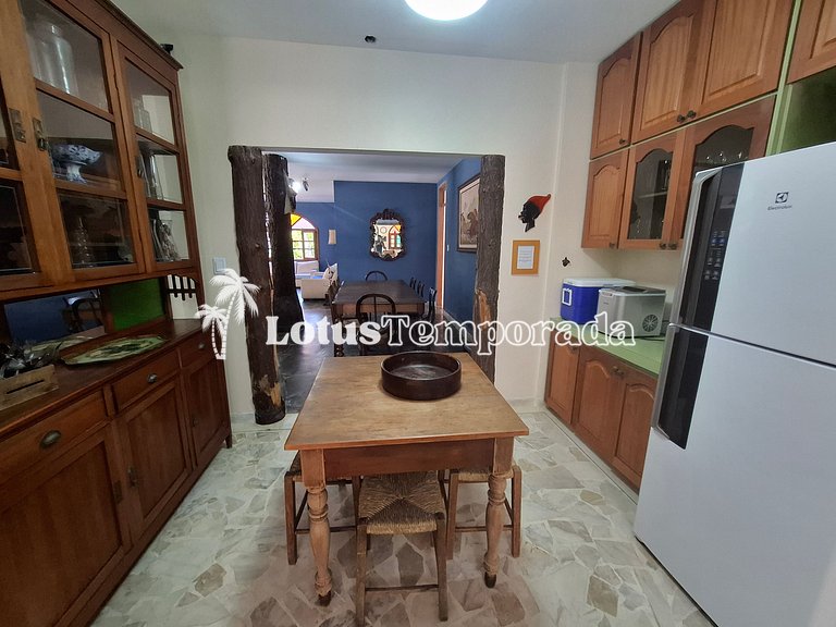 Sítio com piscina, muito conforto e lazer LT0033