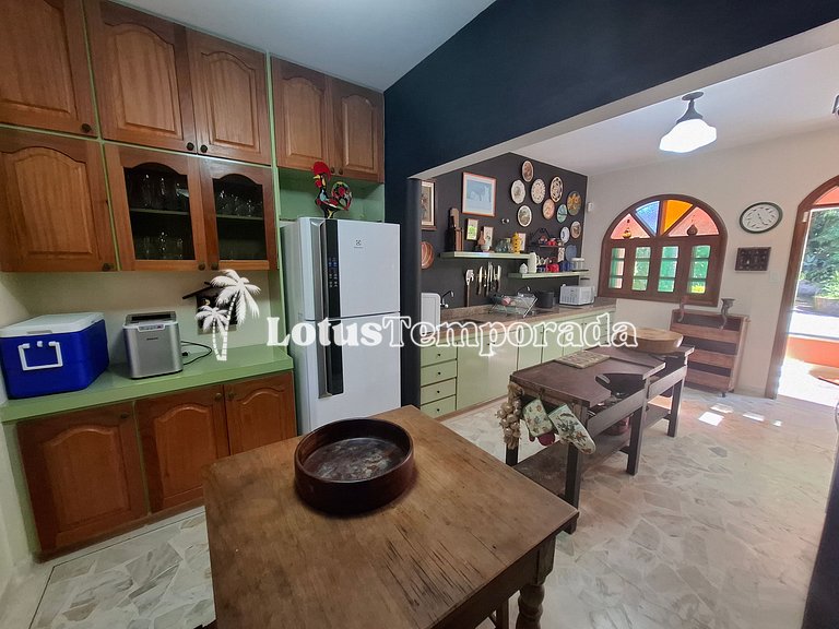 Sítio com piscina, muito conforto e lazer LT0033