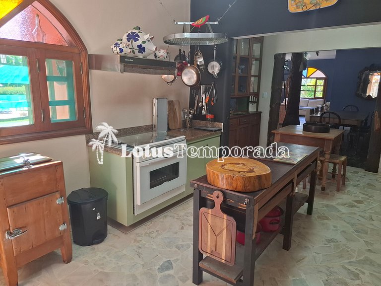 Sítio com piscina, muito conforto e lazer LT0033