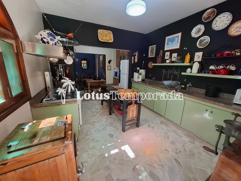Sítio com piscina, muito conforto e lazer LT0033