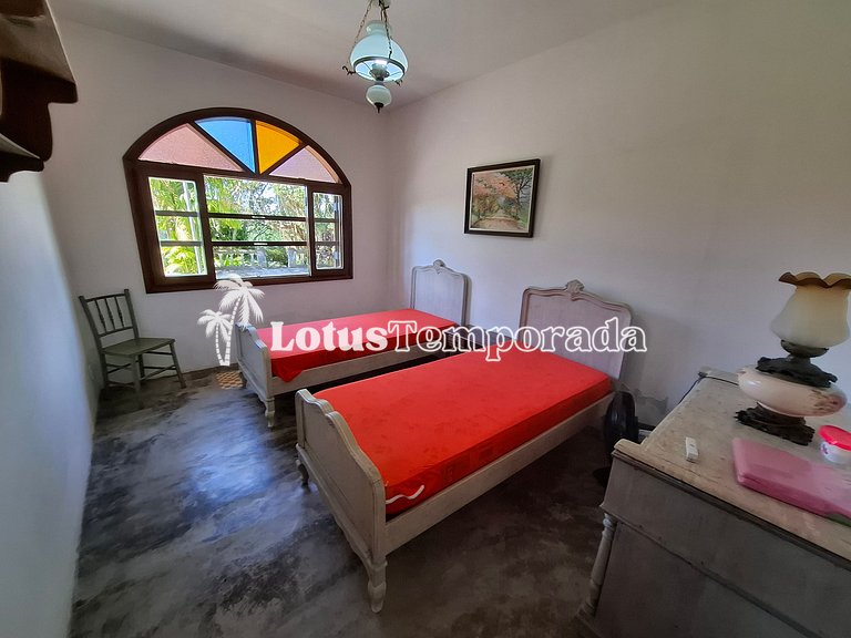 Sítio com piscina, muito conforto e lazer LT0033