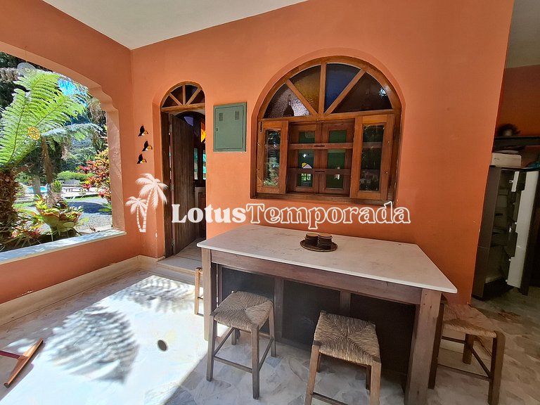 Sítio com piscina, muito conforto e lazer LT0033