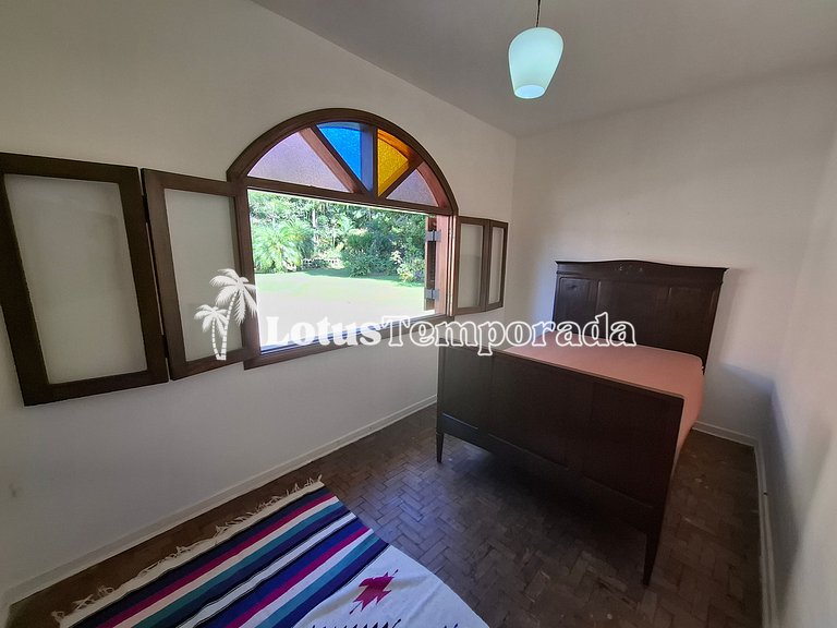 Sítio com piscina, muito conforto e lazer LT0033