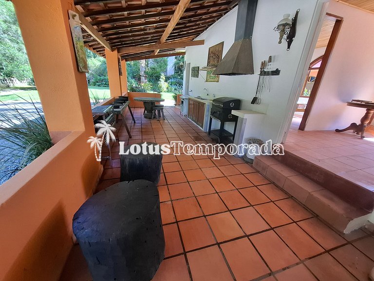 Sítio com piscina, muito conforto e lazer LT0033